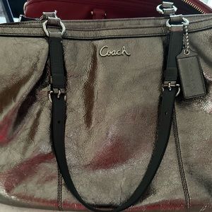 Ladies Coach tote, pewter in color, great bag